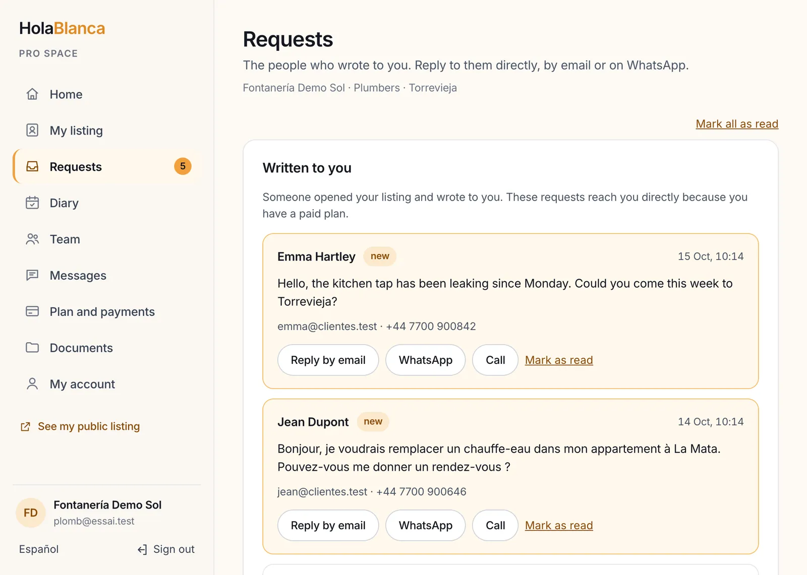 The requests list: messages from visitors, with reply by email, WhatsApp or call