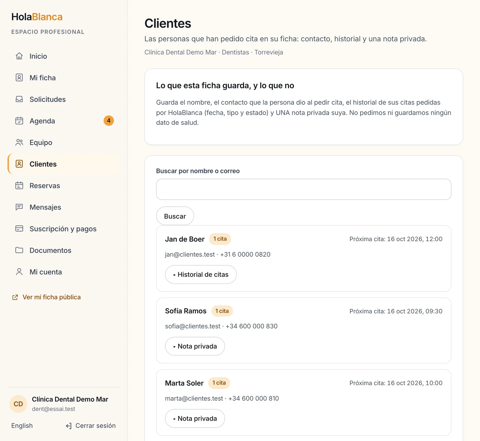La lista de Clientes: nombre, contacto, número de citas y una nota privada, con lo que la ficha guarda y no guarda